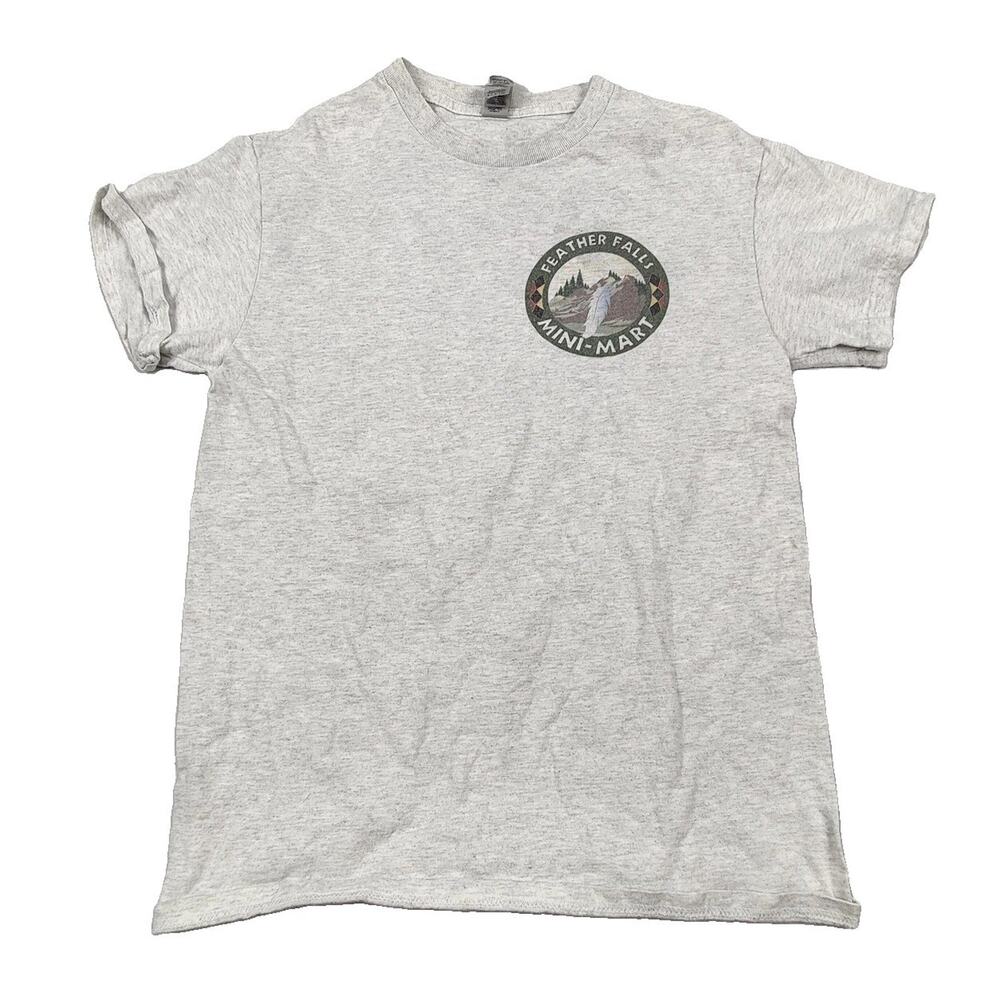 Gildan Shirt Mens Small Gray Feather Falls Mini-Mart Fire Truck Graphic Tee